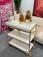 ⁦ترولي تقديم فاخر بثلاث رفوف – تصميم ذهبي أنيق 90×90×40 سم⁩ - الصورة ⁦2⁩