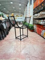 ⁦ستاند حطب معدني بتصميم هلالي مع لمسات ذهبية⁩ - الصورة ⁦4⁩